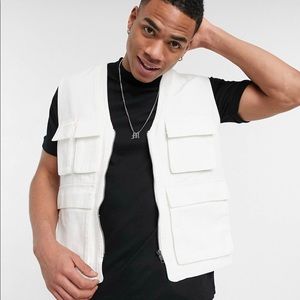 Utility vest in white